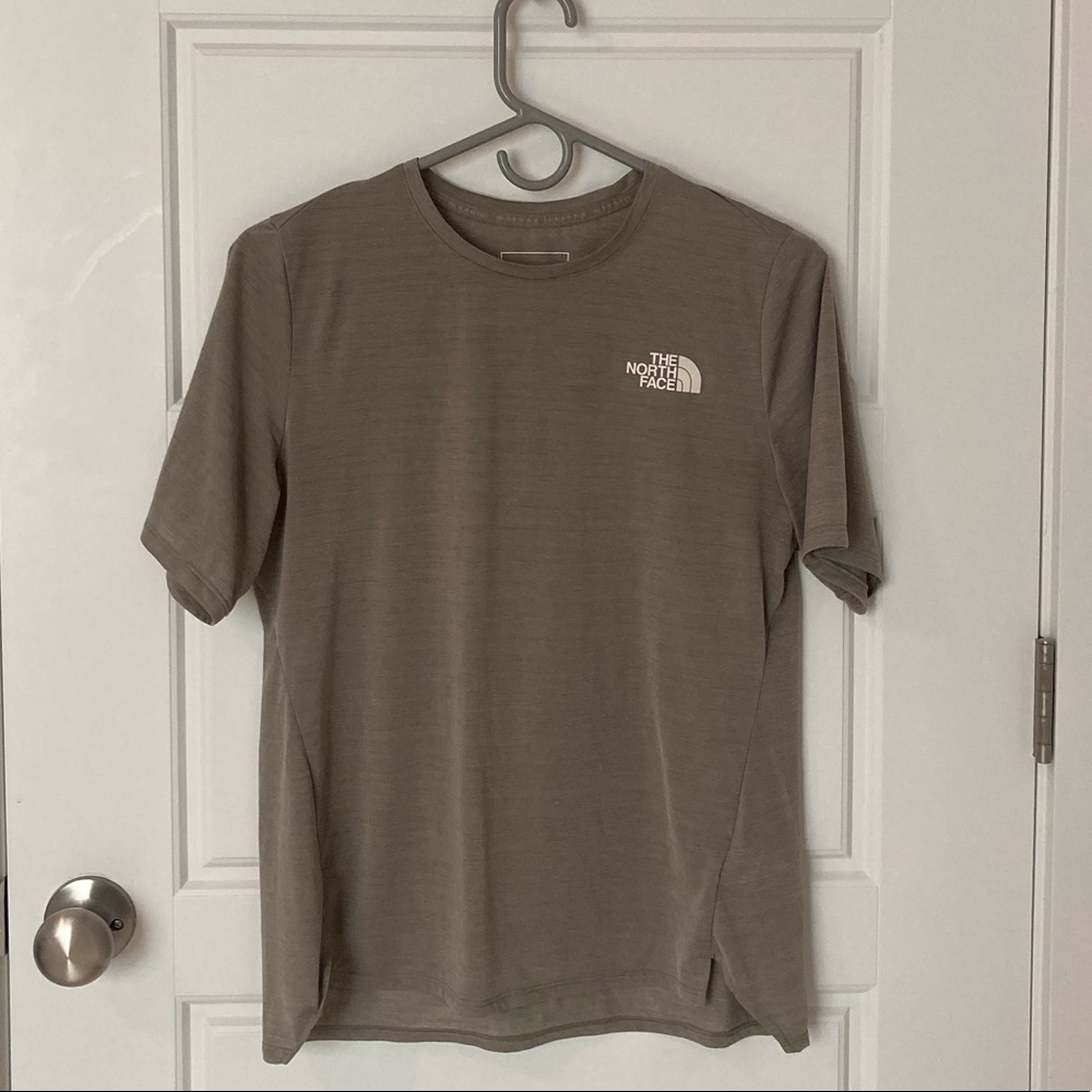 TNF W’s active tee, size M